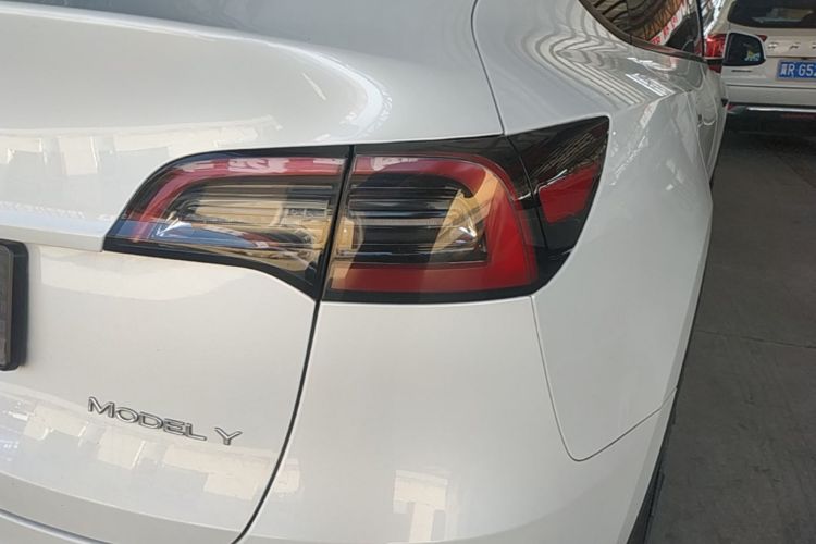 Tesla Model Y 2024 #8 Tesla Model Y 2024 car image #8