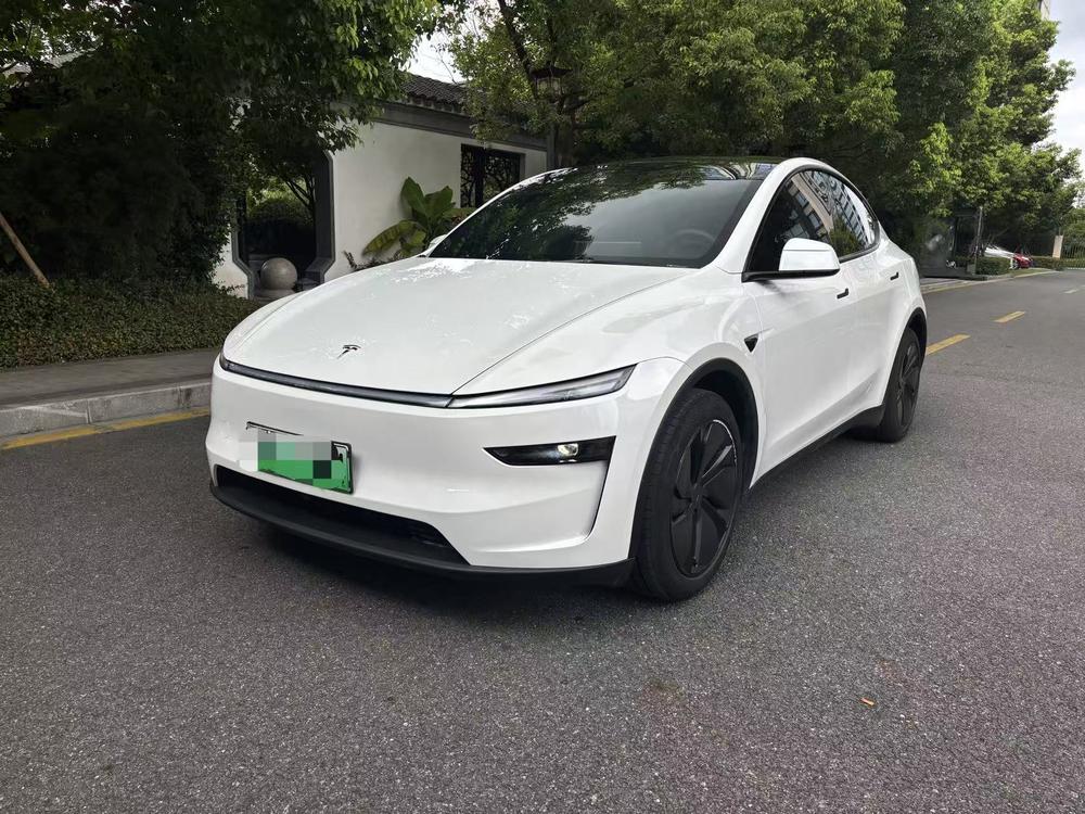 Tesla Model Y 2026 car image 