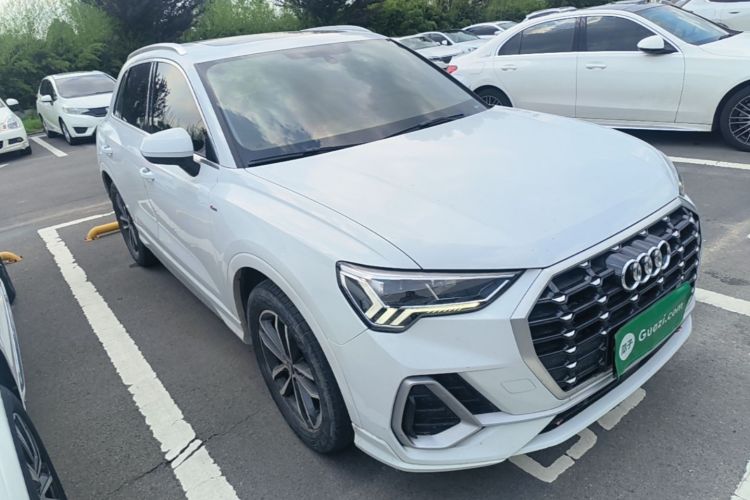 Audi Q3 2022 car image #4