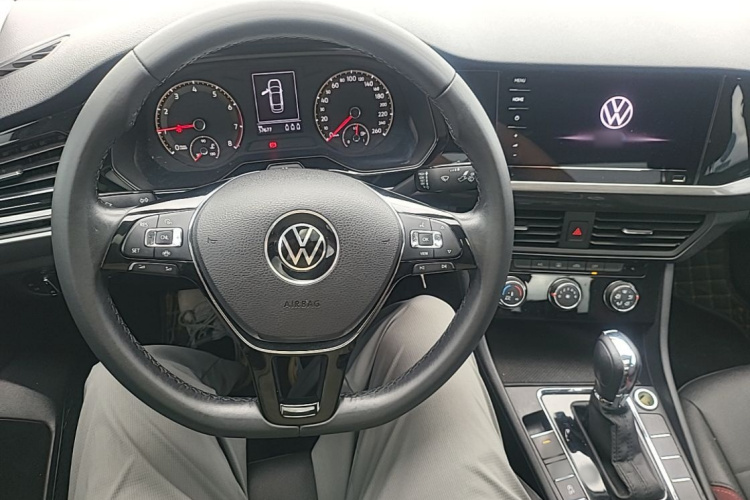 Volkswagen Bora 2022 car image #11