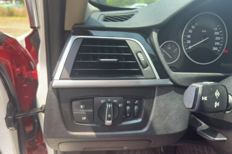 BMW 3 Series 2019 car image #21