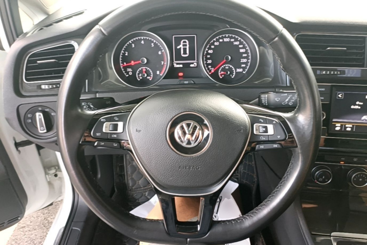 Volkswagen Golf 2018 car image #15