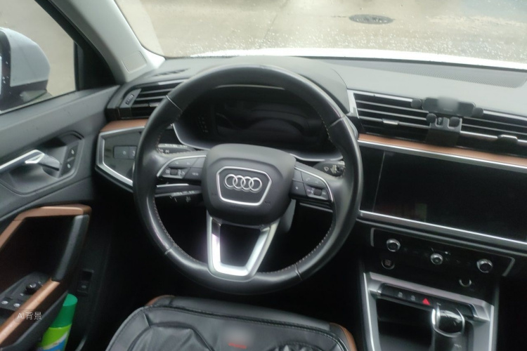 Audi Q3 2022 car image #12