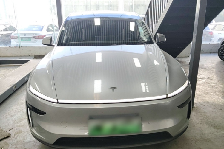 Tesla Model Y 2025 immagine di auto #3
