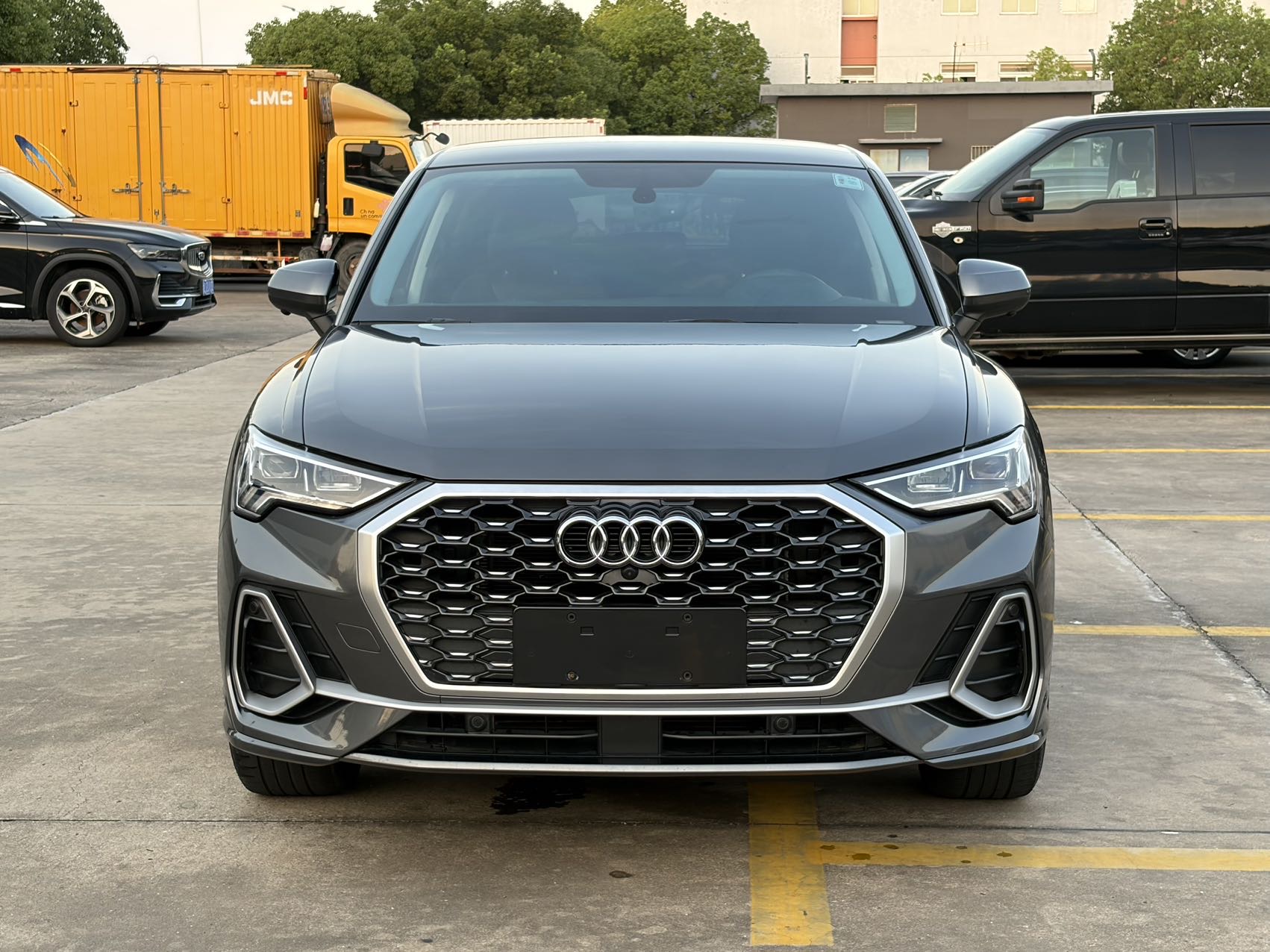 Audi Q3 2021 car image 
