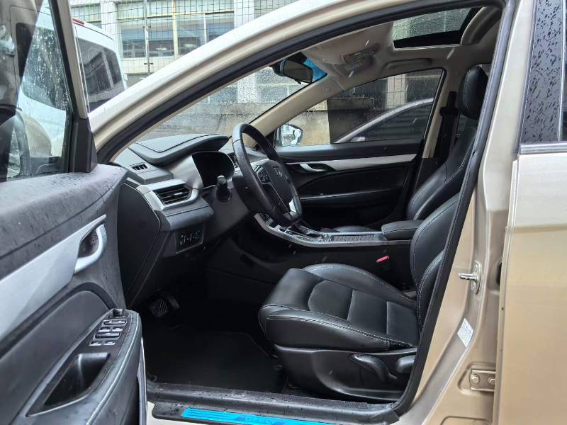GEELY Emgrand 2019 #3 GEELY Emgrand 2019 car image #3