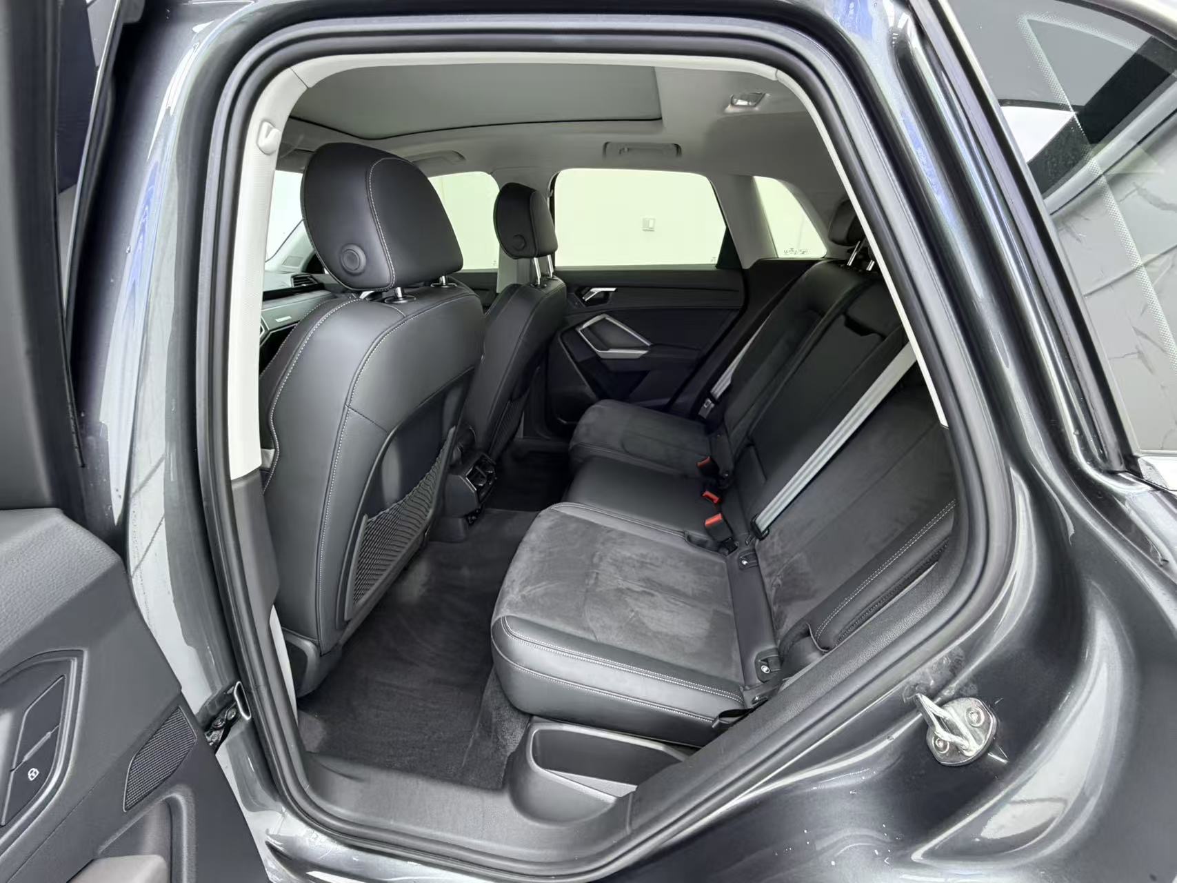 Audi Q3 2023 car image #14