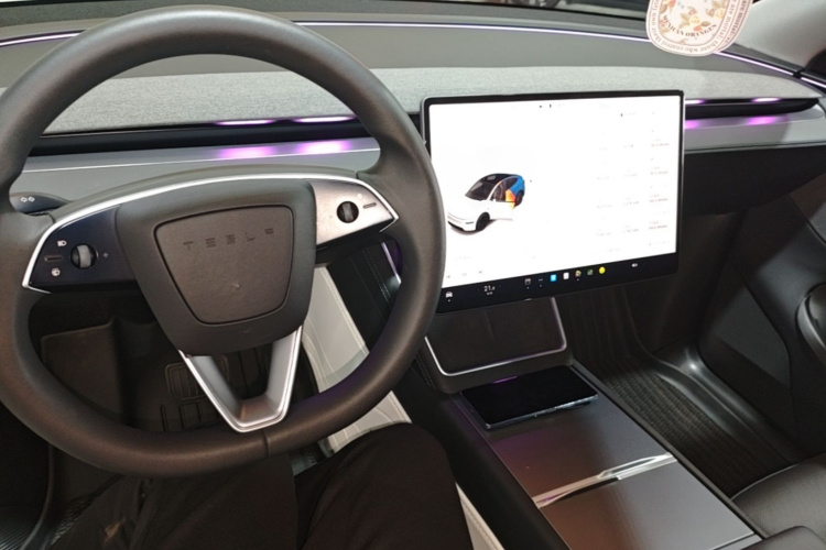 Tesla Model Y 2025 #10 Tesla Model Y 2025 immagine di auto #10