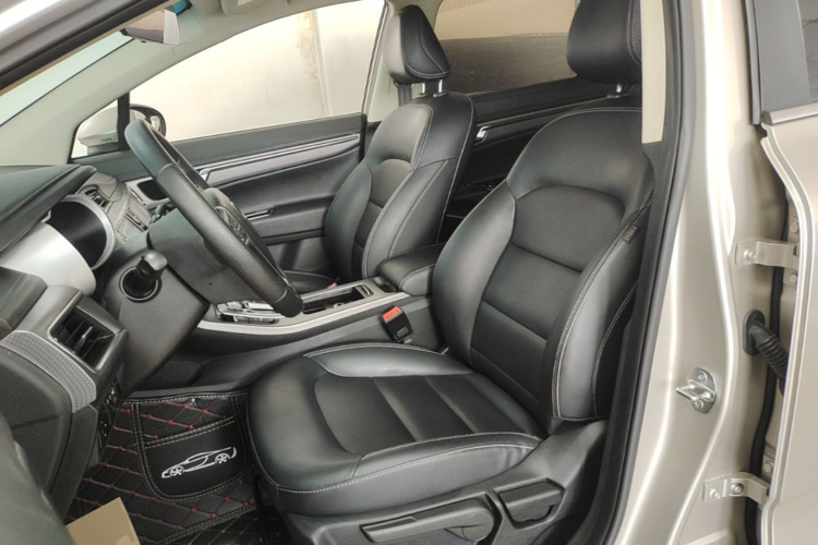 GEELY Emgrand GS 2018 car image #15