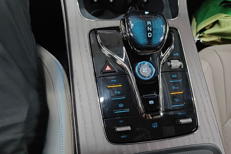 BYD Han 2024 car image #14