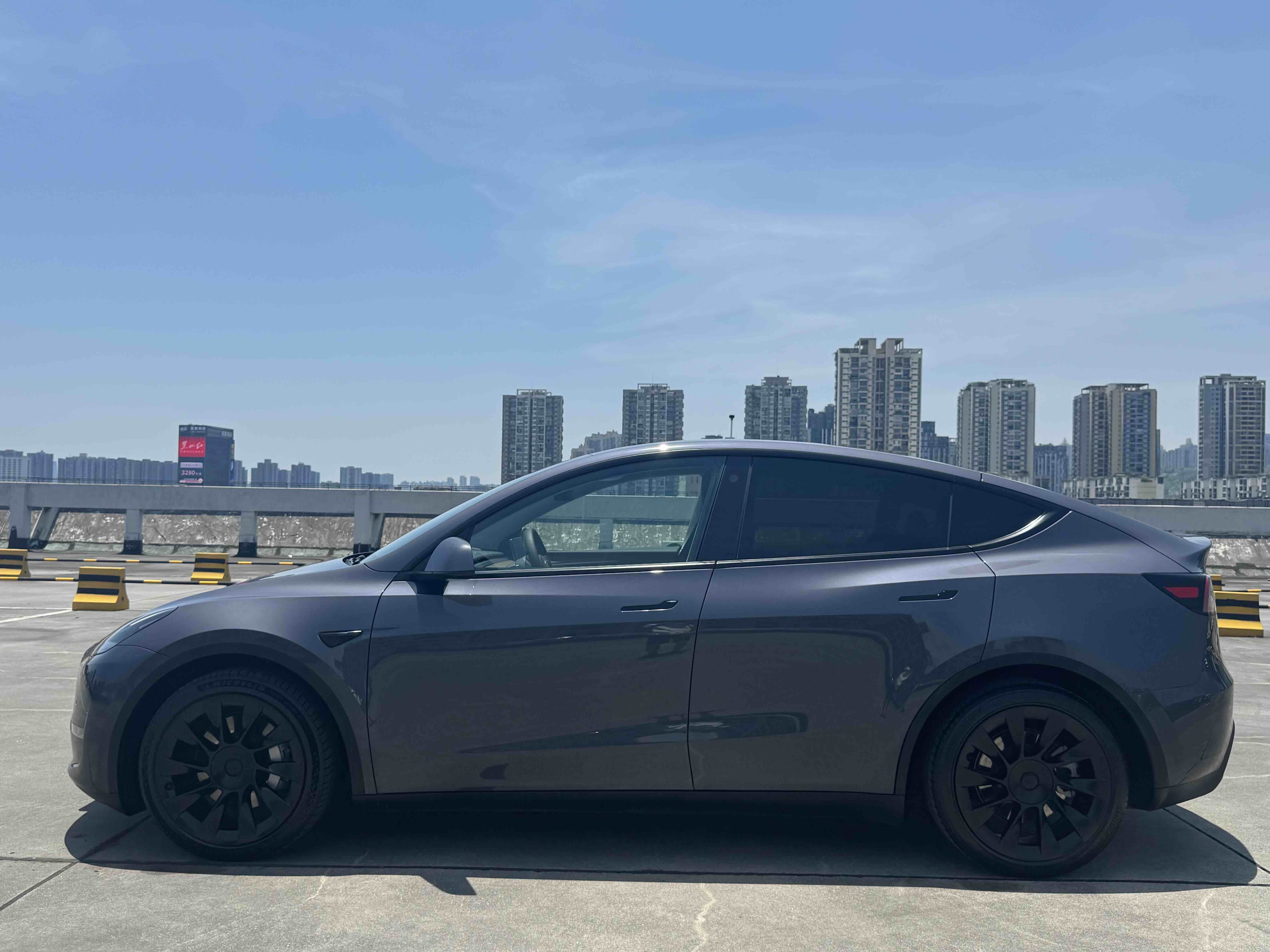 Tesla Model Y 2021 #4 Tesla Model Y 2021 car image #4