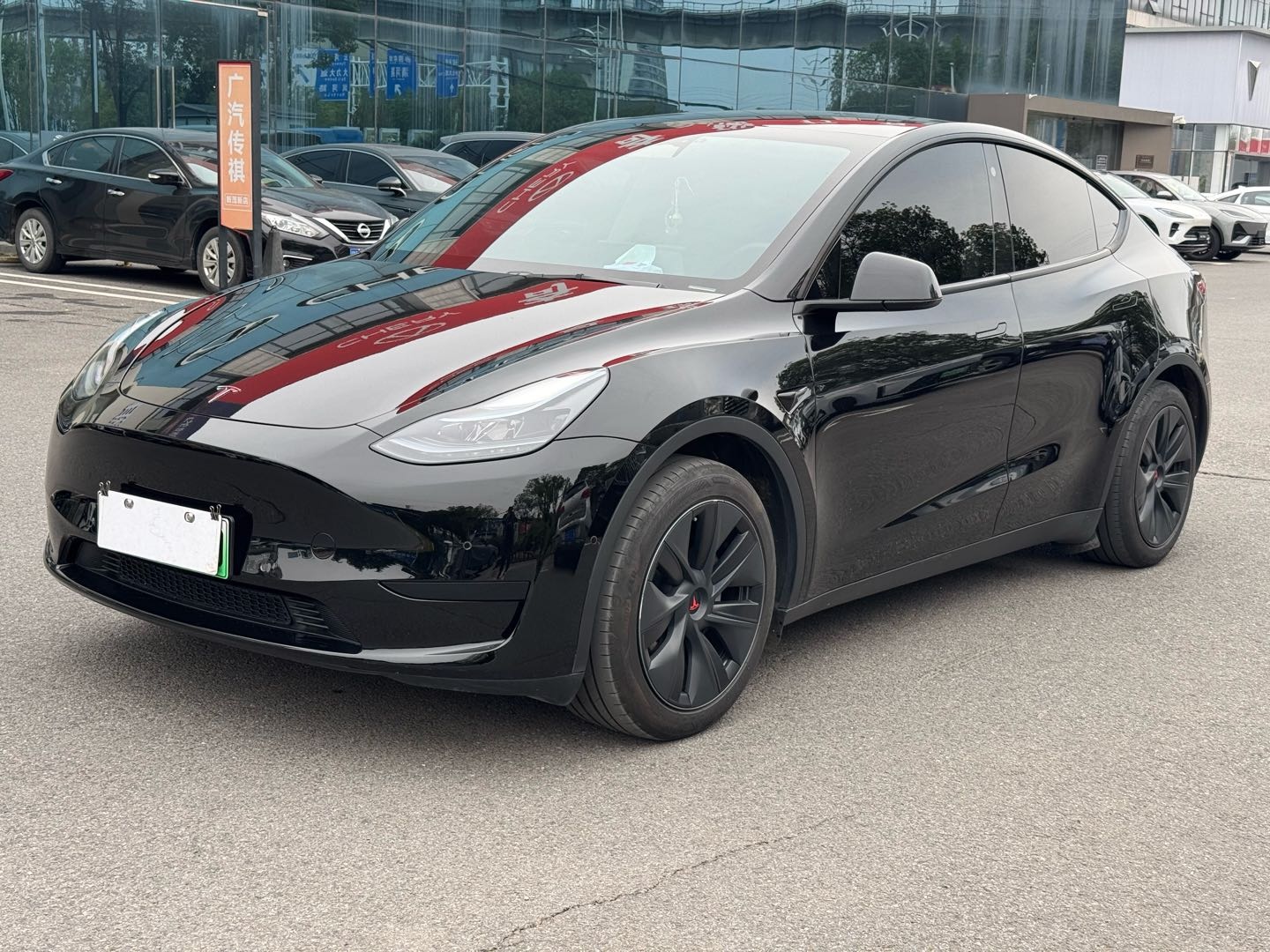 Tesla Model Y 2023 immagine di auto #2