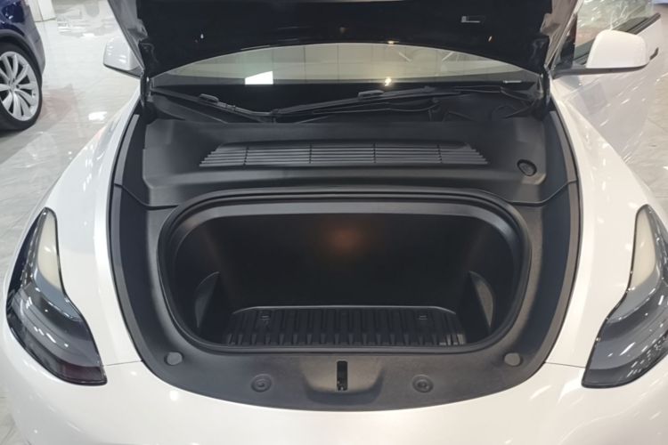 Tesla Model Y 2023 car image #20