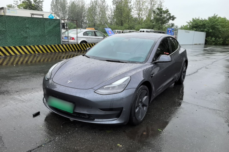 Tesla Model 3 2021 car image #2