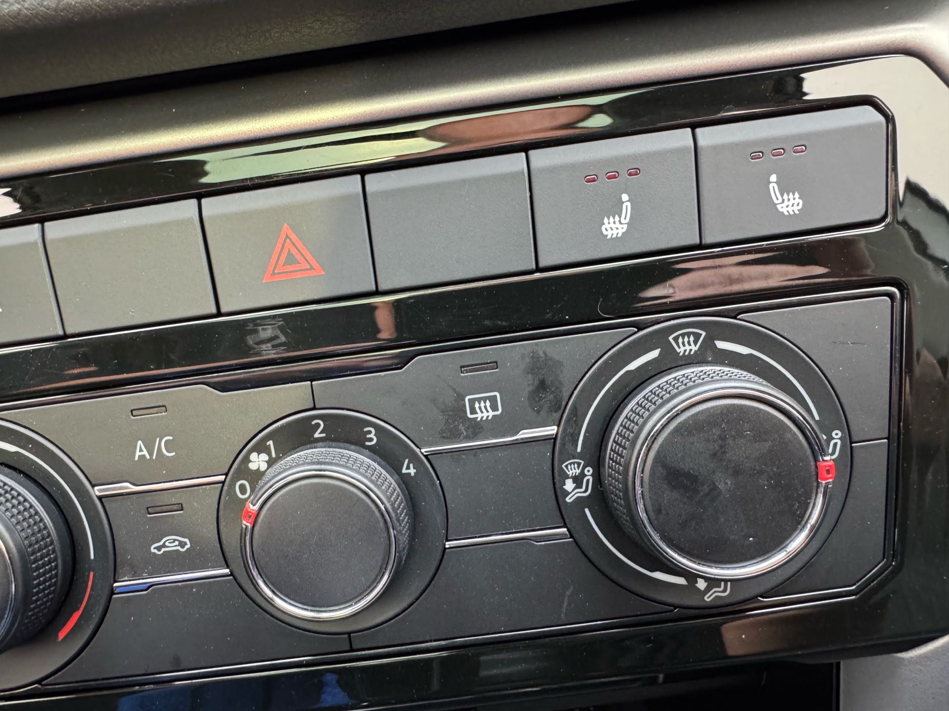 Volkswagen T-Cross 2023 car image #19