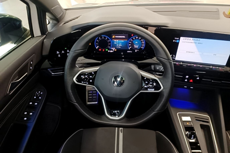 Volkswagen Golf 2022 car image #11