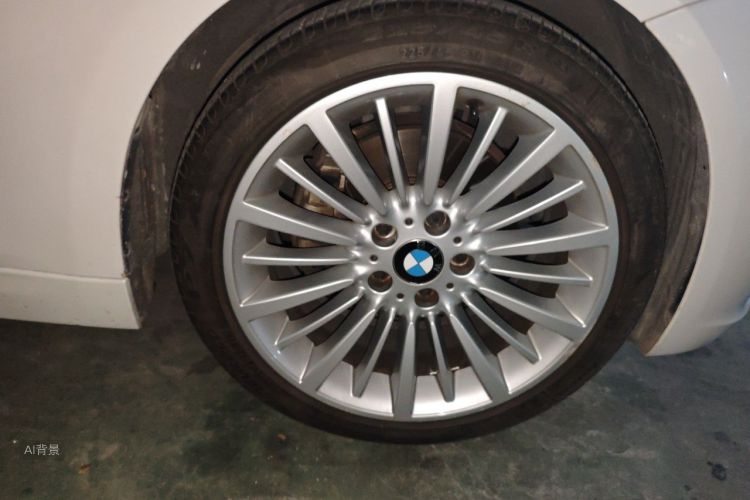 BMW 3 Series 2018 car image #9