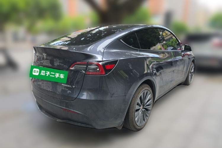Tesla Model Y 2024 car image #5