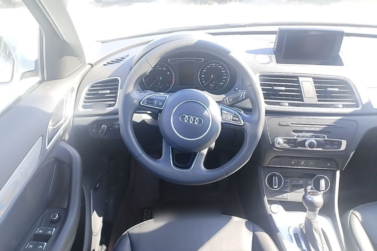 Audi Q3 2019 #11 Audi Q3 2019 car image #11