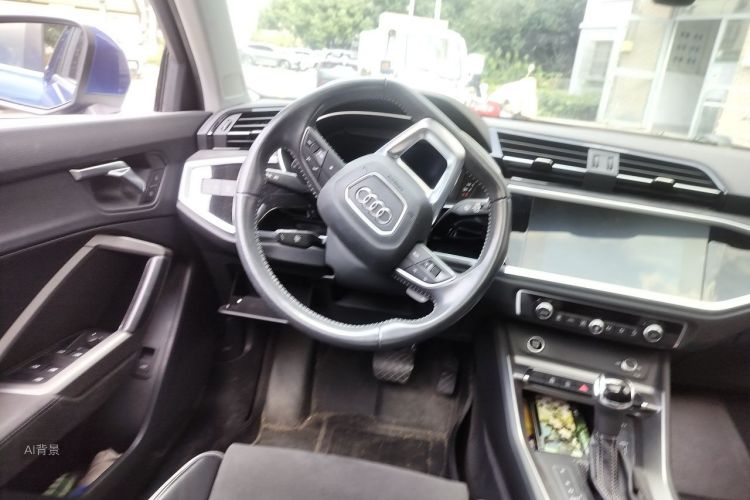 Audi Q3 2021 car image #12
