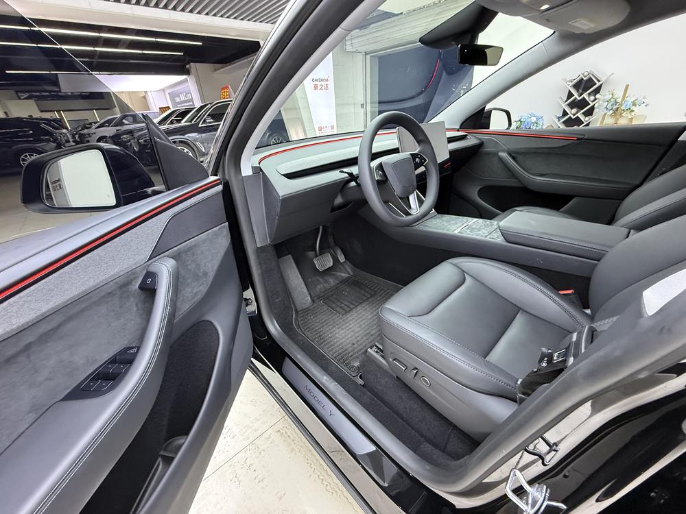 Tesla Model Y 2025 #7 Tesla Model Y 2025 car image #7