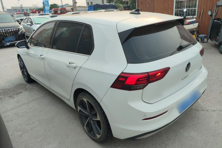 Volkswagen Golf 2023 car image #5