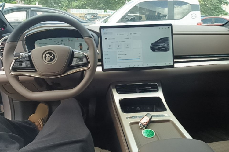 BYD Han 2025 car image #10