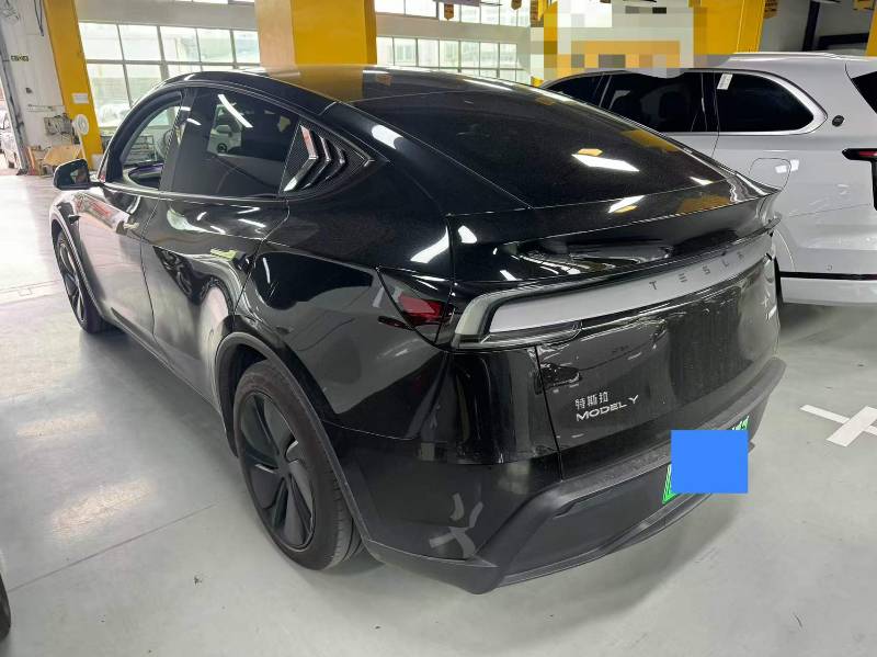 Tesla Model Y 2025 #5 Tesla Model Y 2025 car image #5