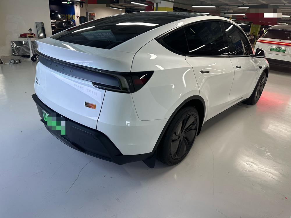 Tesla Model Y 2026 car image #6