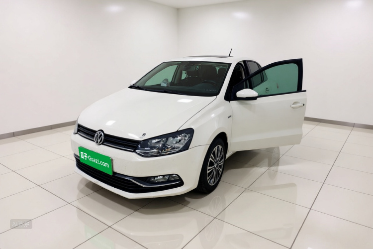 Volkswagen Polo 2019 car image #2