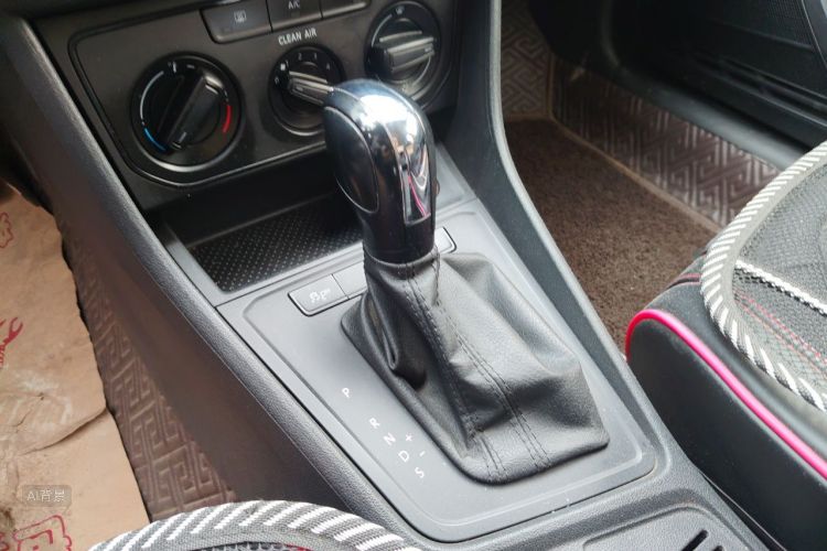 Volkswagen Lavida 2019 car image #16