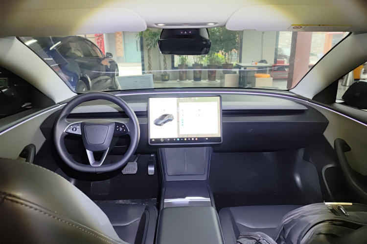 Tesla Model 3 2025 car image #10