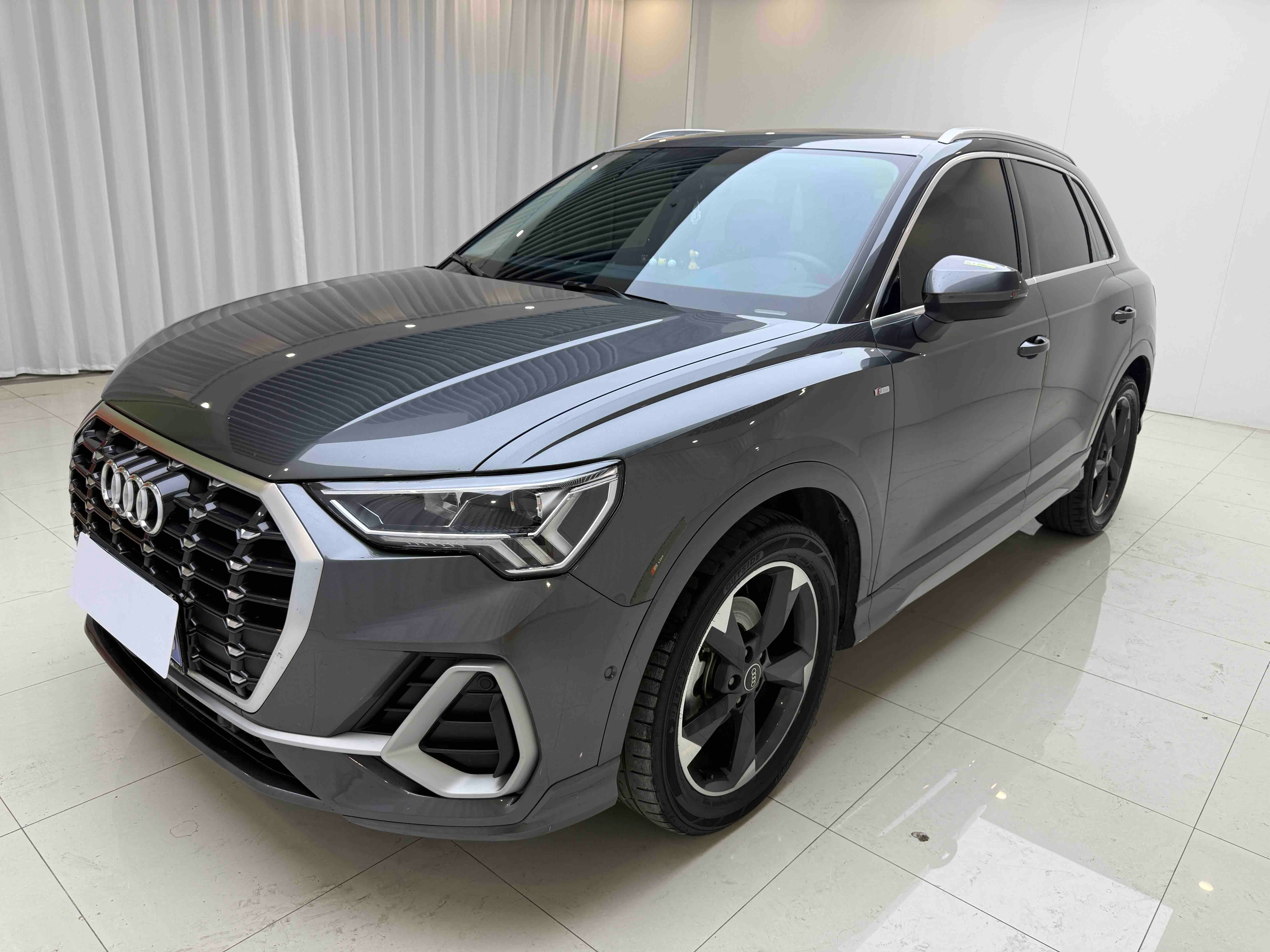 Audi Q3 2021 car image 