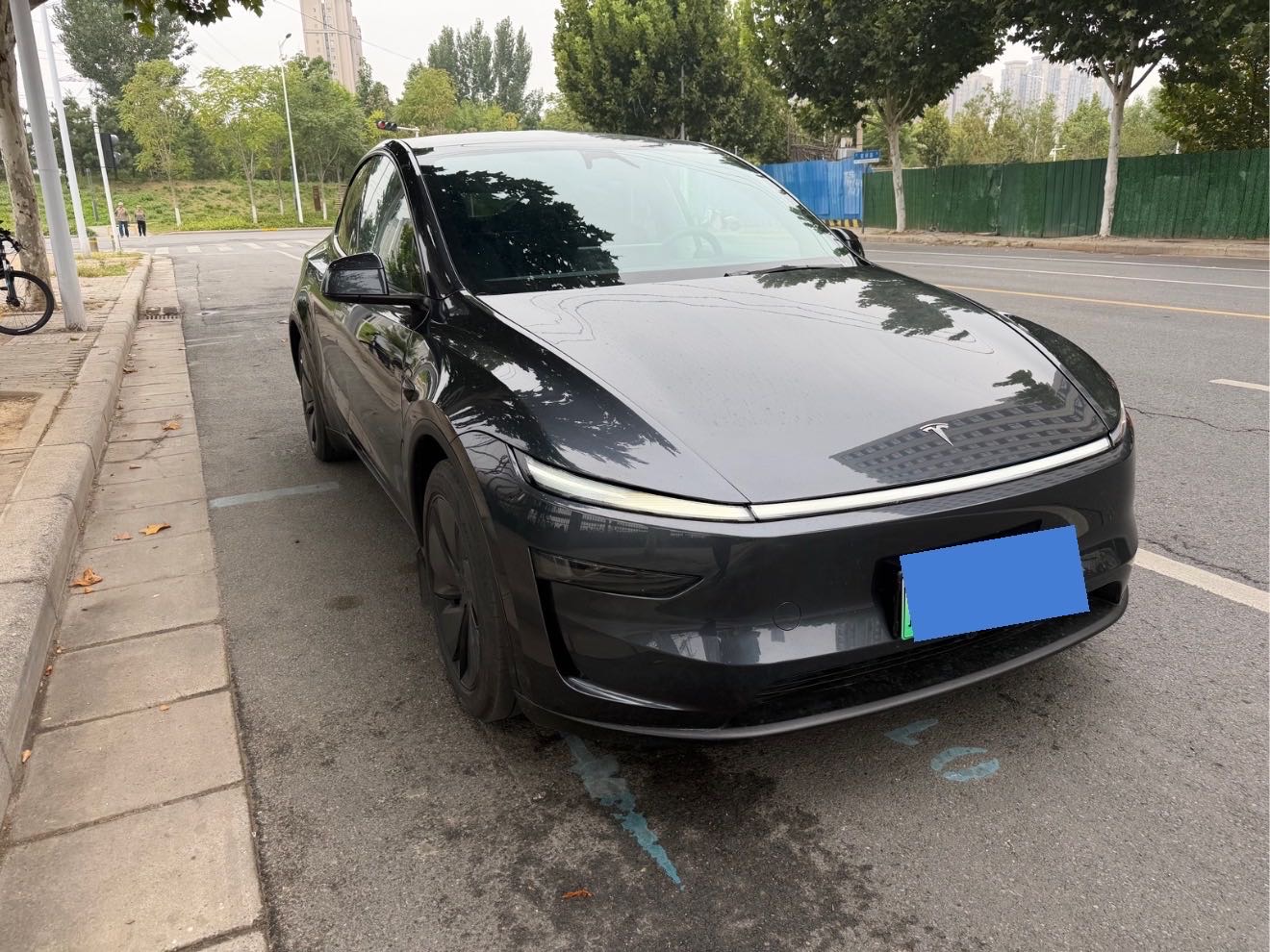 Tesla Model Y 2025 #2 Tesla Model Y 2025 car image #2