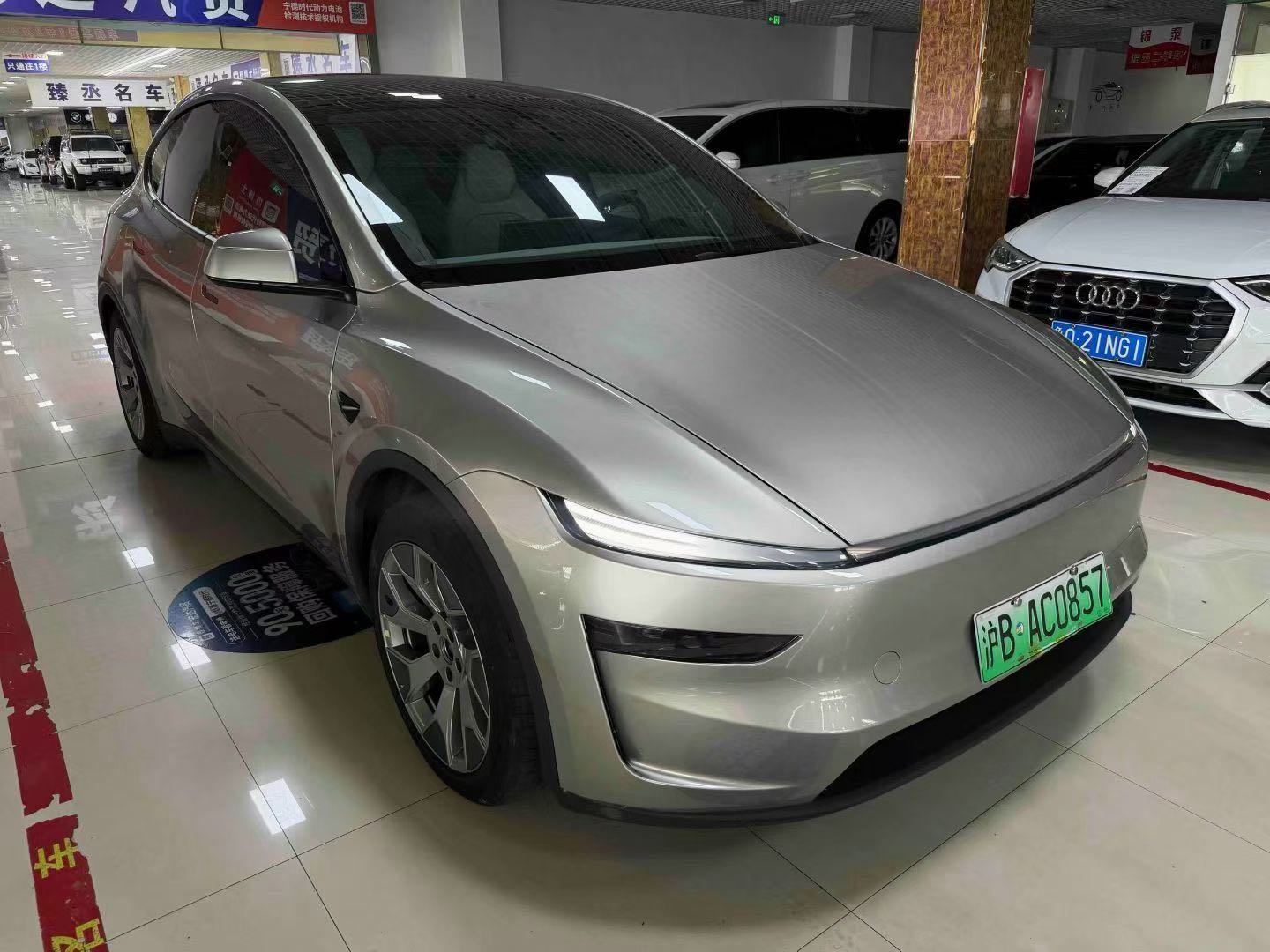 Tesla Model Y L 2025 #7 Tesla Model Y L 2025 car image #7