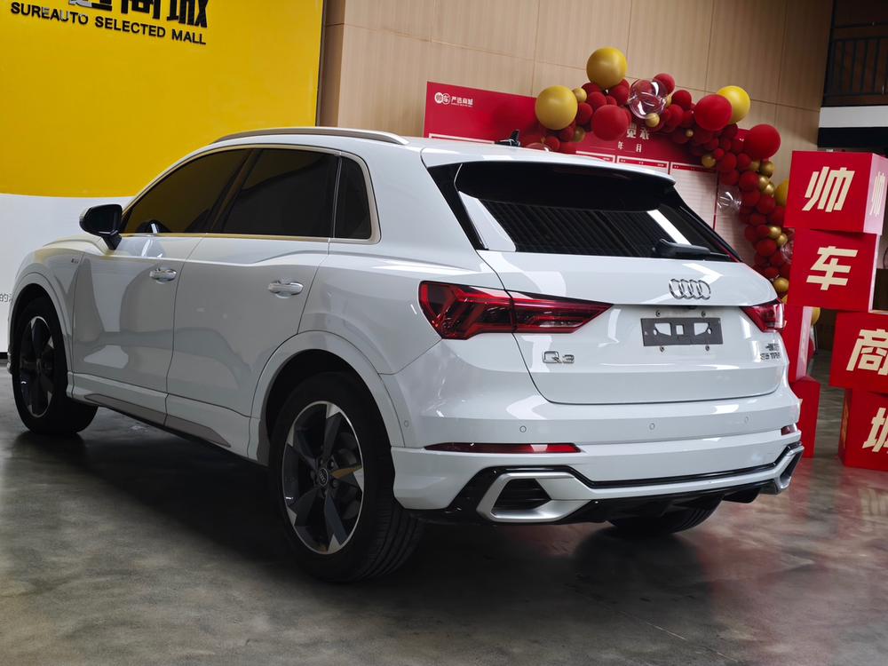 Audi Q3 2023 car image #4
