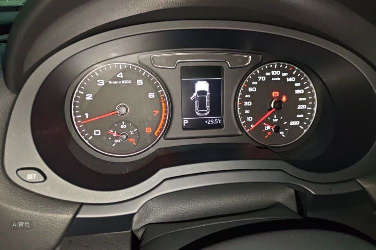 Audi Q3 2018 car image #13