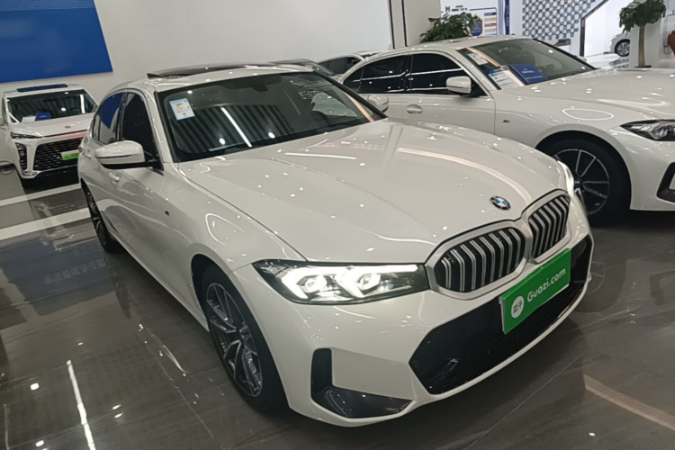 BMW 3 Series 2023 #6 BMW 3 Series 2023 صورة سيارة #6