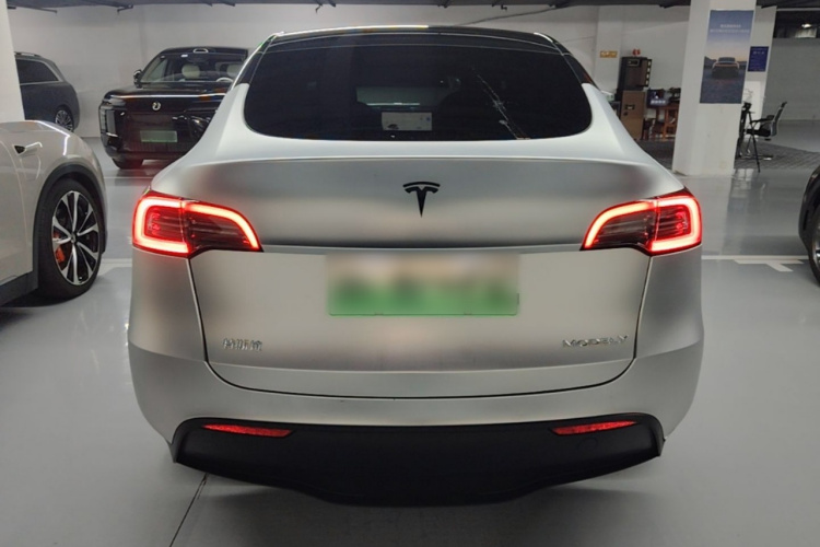 Tesla Model Y 2023 #6 Tesla Model Y 2023 car image #6