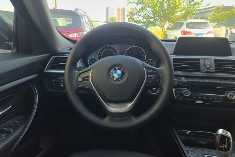 BMW 3 Series GT 2018 car image #11