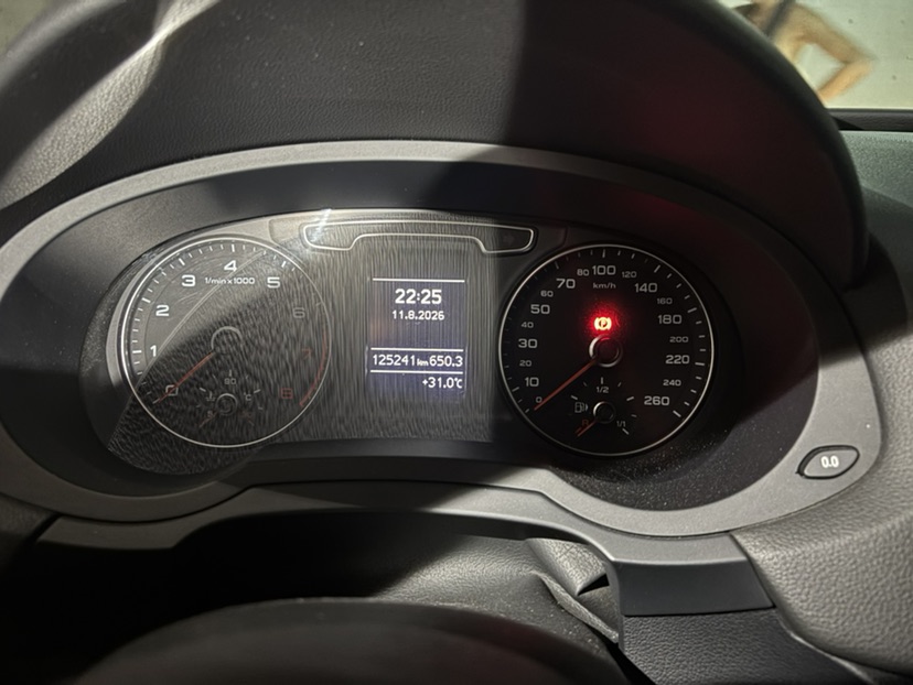 Audi Q3 2014 car image #12