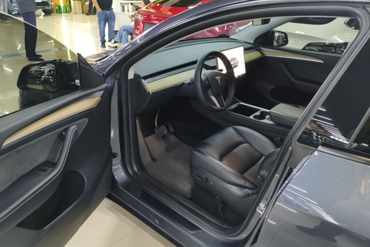 Tesla Model Y 2023 #16 Tesla Model Y 2023 car image #16
