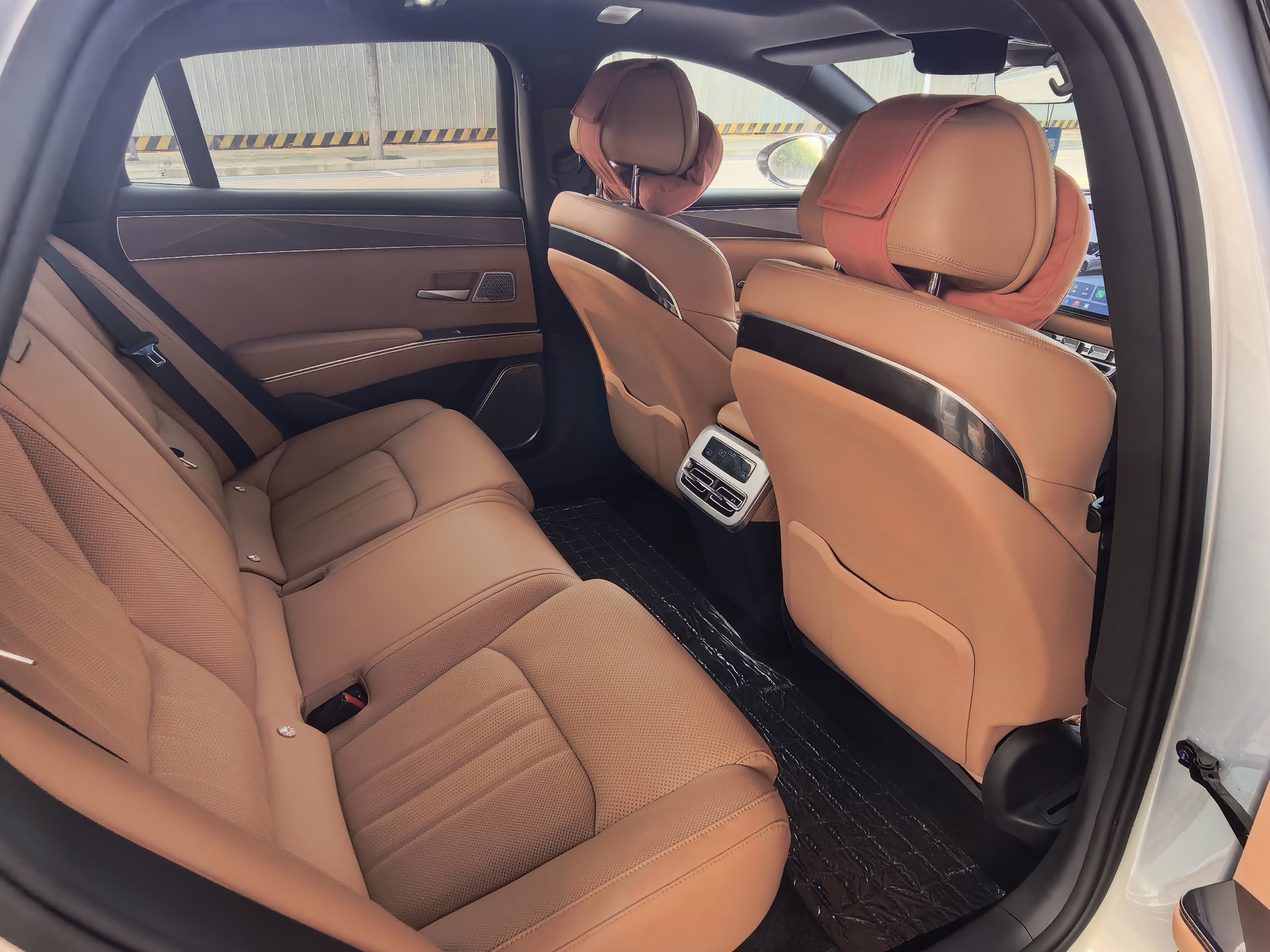 BYD HanL 2025 car image #9