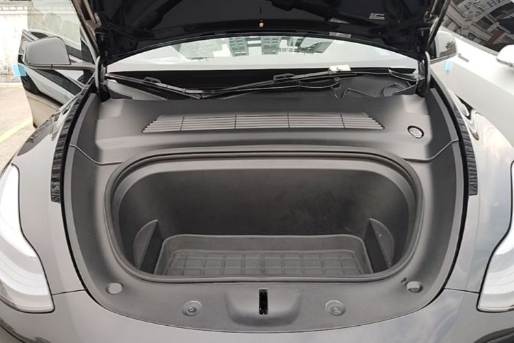 Tesla Model Y 2021 #20 Tesla Model Y 2021 car image #20