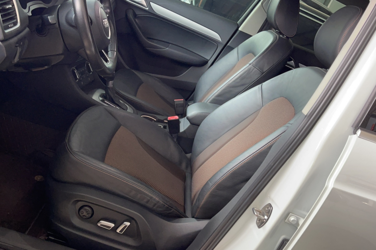 Audi Q3 2017 car image #16