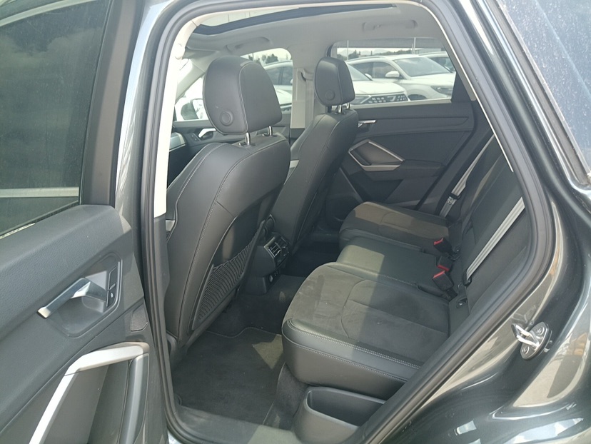 Audi Q3 2023 car image #5