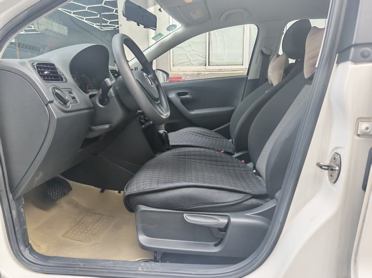 Volkswagen Polo 2019 car image #5