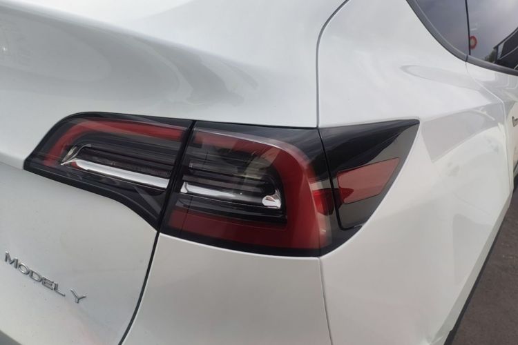 Tesla Model Y 2024 #8 Tesla Model Y 2024 car image #8