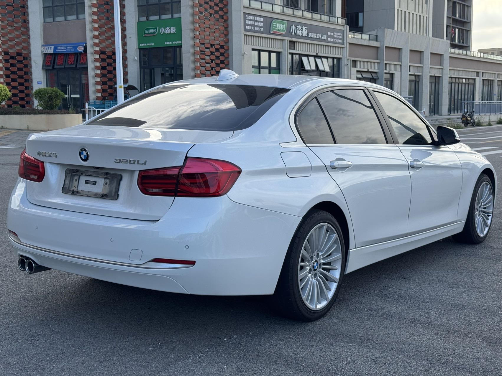 BMW 3 Series 2018 #9 BMW 3 Series 2018 car image #9