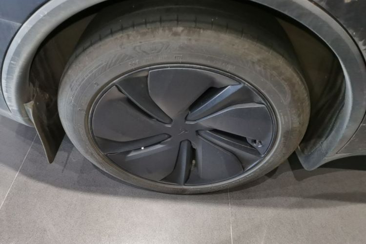 Tesla Model Y 2025 #10 Tesla Model Y 2025 car image #10